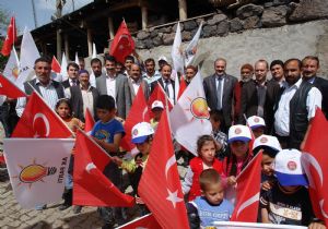 Aksak'a bayraklı karşılama